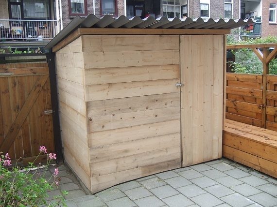 Tuinhuisje van steigerhout & opticolor golfplaat